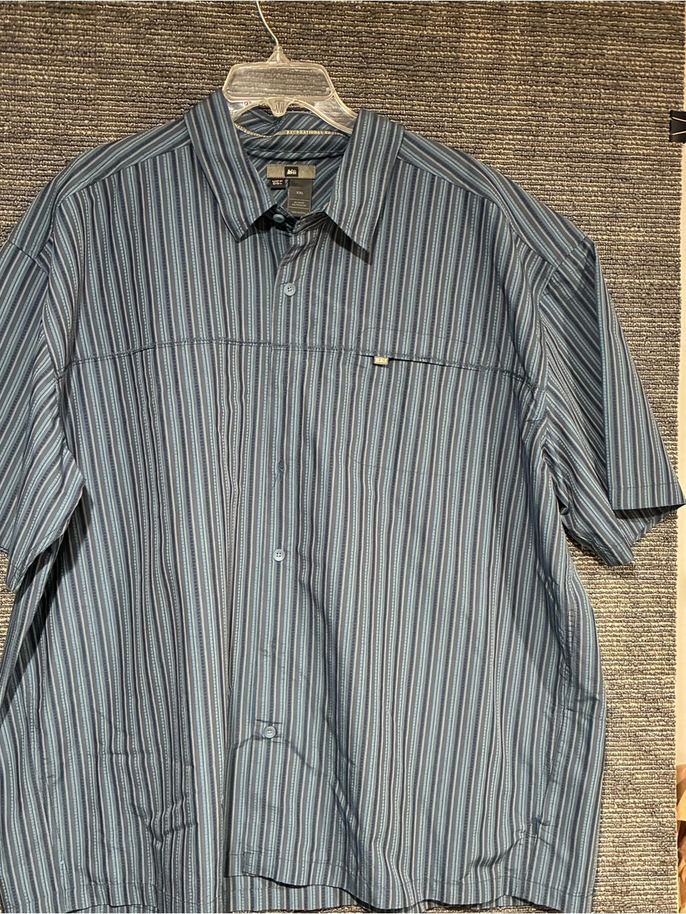 REI Men's Blue Multi-Striped Short-Sleeve Button-Down Shirt Sun protection 50+